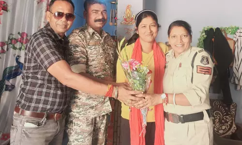 महिला सशक्तिकरण का अनूठा सम्मान, पुलिस ने महिला पत्रकार को किया सम्मानित