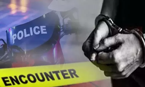 Ghaziabad: पुलिस मुठभेड़ में चेन लुटेरा गिरफ्तार Ghaziabad: पुलिस मुठभेड़ में चेन लुटेरा गिरफ्तार