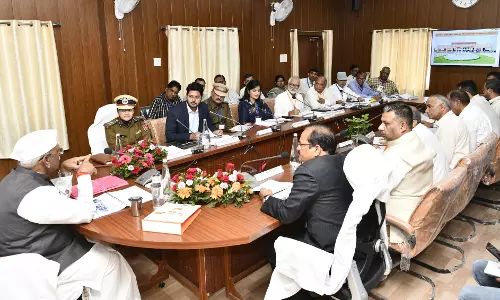 Jaipur: राज्यपाल की अध्यक्षता में जिला स्तरीय अधिकारियों की समीक्षा बैठक
