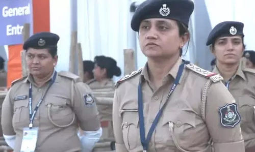 Navsari: प्रधानमंत्री के कार्यक्रम में महिला पुलिसकर्मियों ने सुरक्षा की जिम्मेदारी संभाली