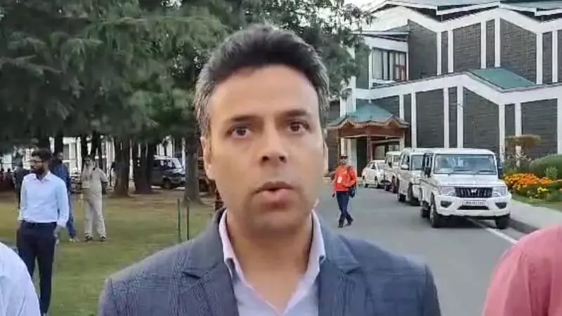 डीसी श्रीनगर ने आरकेएफसी के प्रशिक्षण सत्र में भाग लिया, खिलाड़ियों को प्रोत्साहित किया डीसी श्रीनगर ने आरकेएफसी के प्रशिक्षण सत्र में भाग लिया, खिलाड़ियों को प्रोत्साहित किया