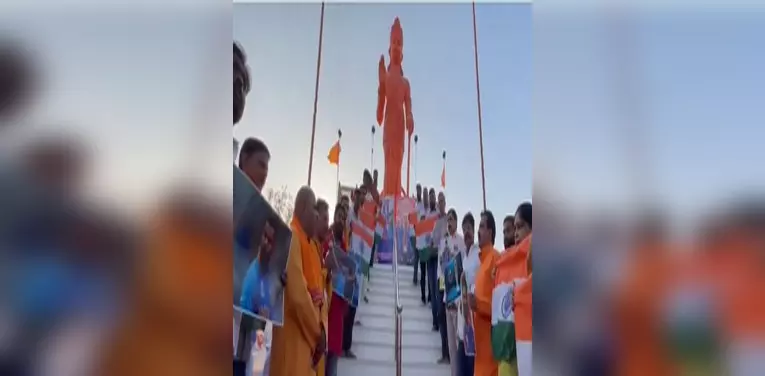 चैंपियंस ट्रॉफी में भारत की जीत के लिए उतारी मां गंगा की आरती, किया हनुमान चालीसा का पाठ चैंपियंस ट्रॉफी में भारत की जीत के लिए उतारी मां गंगा की आरती, किया हनुमान चालीसा का पाठ