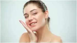 Skin Care Tips: गर्मियों में अपनी त्वचा की देखभाल के लिए अपनाएं ये टिप्स, आपकी त्वचा रहेगी ग्लोइंग Skin Care Tips: गर्मियों में अपनी त्वचा की देखभाल के लिए अपनाएं ये टिप्स, आपकी त्वचा रहेगी ग्लोइंग