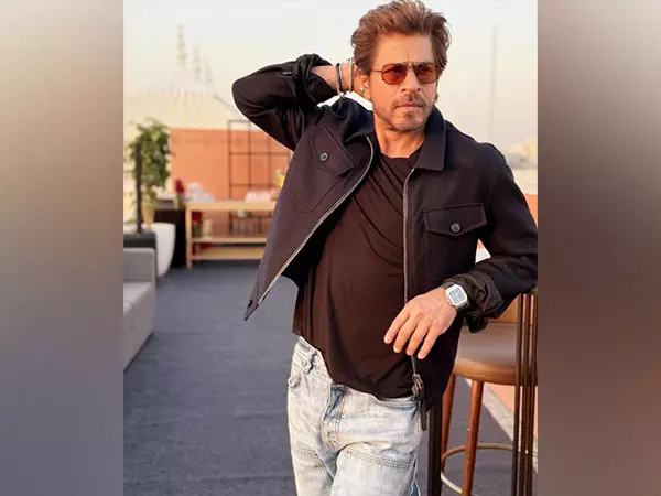 IIFA 2025 से पहले शाहरुख खान की नई तस्वीर ने प्रशंसकों को चौंका दिया IIFA 2025 से पहले शाहरुख खान की नई तस्वीर ने प्रशंसकों को चौंका दिया