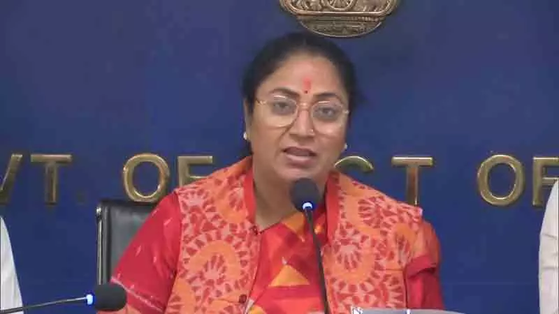 दिल्ली सरकार ने महिलाओं को 2,500 रुपये मासिक सहायता के लिए 5,100 करोड़ रुपये मंजूर किए दिल्ली सरकार ने महिलाओं को 2,500 रुपये मासिक सहायता के लिए 5,100 करोड़ रुपये मंजूर किए