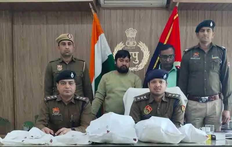 मोबाइल धोखाधड़ी के आरोप में दो साइबर जालसाज गिरफ्तार मोबाइल धोखाधड़ी के आरोप में दो साइबर जालसाज गिरफ्तार