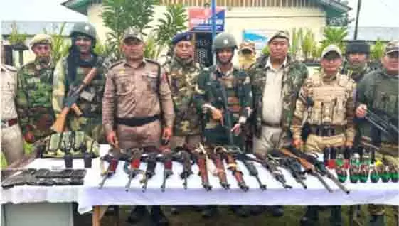 सेना और सुरक्षा बलों ने मणिपुर में लूटे गए हथियार बरामद किए सेना और सुरक्षा बलों ने मणिपुर में लूटे गए हथियार बरामद किए