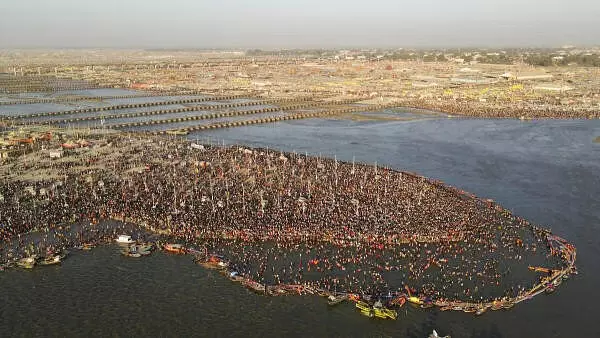 Maha Kumbh संपन्न, लेकिन संगम क्षेत्र में श्रद्धालुओं का आना जारी Maha Kumbh संपन्न, लेकिन संगम क्षेत्र में श्रद्धालुओं का आना जारी