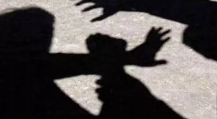 Karnataka: पैसे मांगने पर पत्नी और ससुर पर मिर्च पाउडर से हमला Karnataka: पैसे मांगने पर पत्नी और ससुर पर मिर्च पाउडर से हमला