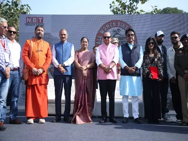 Delhi CM, उपराज्यपाल विनय कुमार सक्सेना ने कनॉट प्लेस में आयोजित महिला बाइक रैली में हिस्सा लिया Delhi CM, उपराज्यपाल विनय कुमार सक्सेना ने कनॉट प्लेस में आयोजित महिला बाइक रैली में हिस्सा लिया