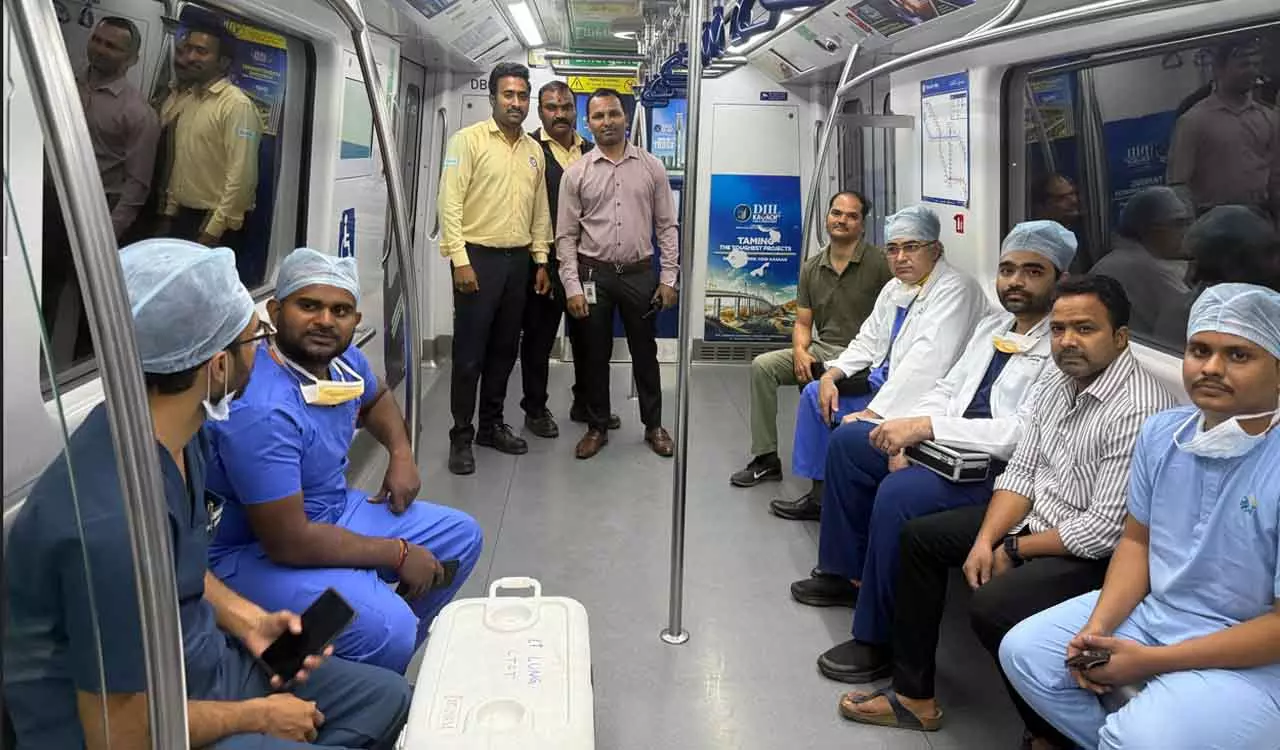 Hyderabad मेट्रो क्रेट्स ग्रीन चैनल फोर ट्रांसपोर्टिंग लाइव हार्ट Hyderabad मेट्रो क्रेट्स ग्रीन चैनल फोर ट्रांसपोर्टिंग लाइव हार्ट