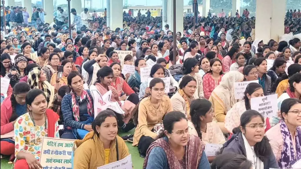 तूता रायपुर में फिर धरना, भारी संख्या में पहुंचे बीएड सहायक शिक्षक तूता रायपुर में फिर धरना, भारी संख्या में पहुंचे बीएड सहायक शिक्षक