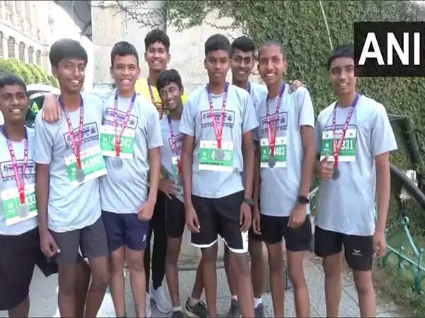 विराट कोहली के शतक को लेकर Bangalore के युवा प्रशंसक आश्वस्त विराट कोहली के शतक को लेकर Bangalore के युवा प्रशंसक आश्वस्त