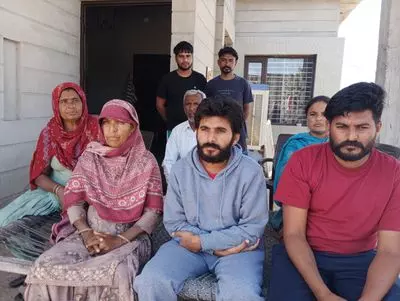 तहसीलदार का कहना है कि ड्यूटी पर होने के बावजूद उन्हें निलंबित तहसीलदार का कहना है कि ड्यूटी पर होने के बावजूद उन्हें निलंबित