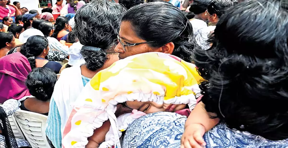kerala: अंतर्राष्ट्रीय महिला दिवस पर आशा कार्यकर्ताओं ने सचिवालय पर रैली निकाली kerala: अंतर्राष्ट्रीय महिला दिवस पर आशा कार्यकर्ताओं ने सचिवालय पर रैली निकाली