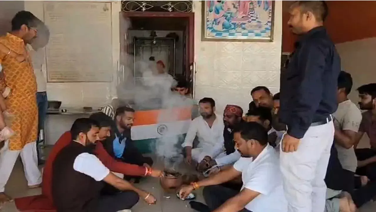 टीम इंडिया फाइनल जीते इसलिए हवन पूजन जारी टीम इंडिया फाइनल जीते इसलिए हवन पूजन जारी