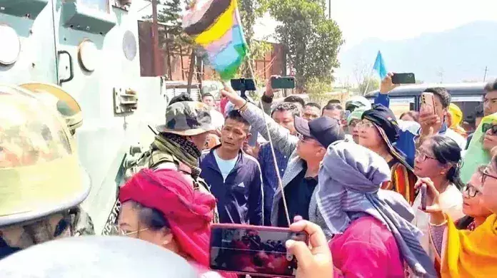 Manipur हिंसा झड़पों में 1 की मौत, 40 घायल Manipur हिंसा झड़पों में 1 की मौत, 40 घायल