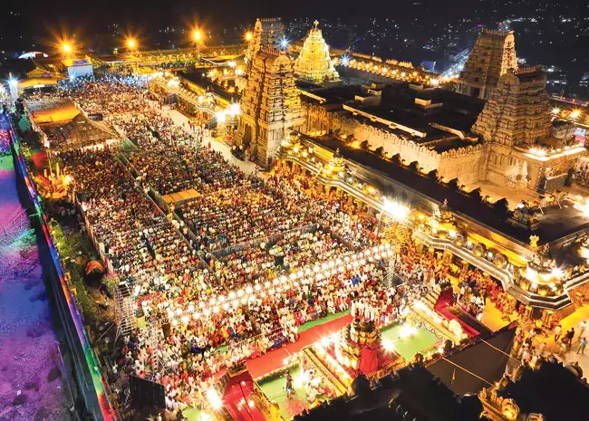 Telangana: श्री लक्ष्मी नरसिम्हा का थिरु कल्याण महोत्सव भव्य रूप से मनाया गया Telangana: श्री लक्ष्मी नरसिम्हा का थिरु कल्याण महोत्सव भव्य रूप से मनाया गया
