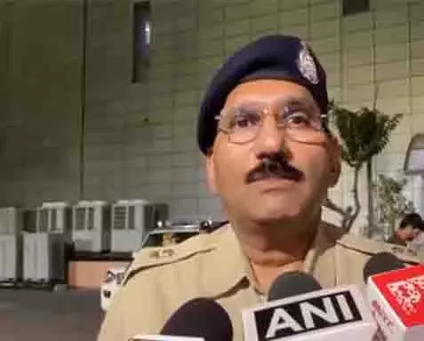 Indore में बीएससी की छात्रा ने कॉलेज की तीसरी मंजिल से कूदकर जान दे दी Indore में बीएससी की छात्रा ने कॉलेज की तीसरी मंजिल से कूदकर जान दे दी