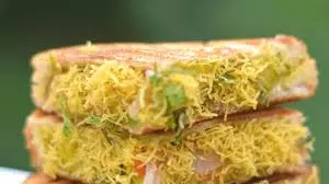 Try करें बॉम्बे मसाला सैंडविच, नोट करें आसान रेसिपी Try करें बॉम्बे मसाला सैंडविच, नोट करें आसान रेसिपी
