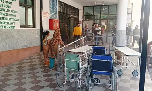 Jammu-Kashmir: अस्पताल में अचानक मची भगदड़, जान बचाकर भागे लोग
