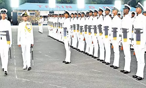 Odisha: आईएनएस चिल्का से 402 महिलाओं सहित 2,966 अग्निवीर पास आउट Odisha: आईएनएस चिल्का से 402 महिलाओं सहित 2,966 अग्निवीर पास आउट