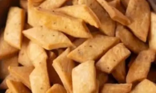 Holi Special Snacks:  होली पर आसानी से बनाएं ये स्नैक्स, महीने भर तक कर सकते हैं स्टोर