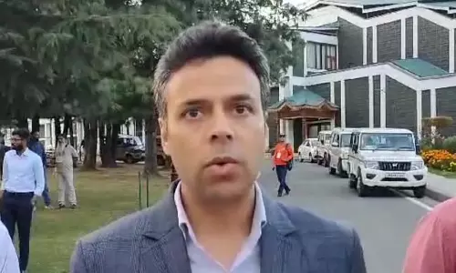 डीसी श्रीनगर ने आरकेएफसी के प्रशिक्षण सत्र में भाग लिया, खिलाड़ियों को प्रोत्साहित किया डीसी श्रीनगर ने आरकेएफसी के प्रशिक्षण सत्र में भाग लिया, खिलाड़ियों को प्रोत्साहित किया