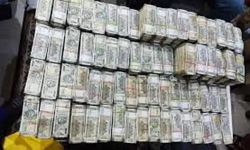 पांच तस्करों की 2.61 करोड़ रुपये की संपत्ति जब्त पांच तस्करों की 2.61 करोड़ रुपये की संपत्ति जब्त