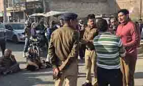 दूषित पानी और सीवर की समस्या को लेकर सिरसा निवासियों ने सड़क जाम किया