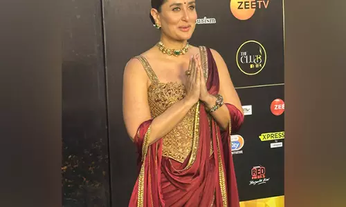 करीना कपूर ने IIFA डिजिटल अवॉर्ड्स 2025 में रेड ड्रेस में सभी को चौंका दिया करीना कपूर ने IIFA डिजिटल अवॉर्ड्स 2025 में रेड ड्रेस में सभी को चौंका दिया