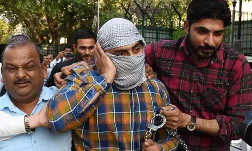 दिल्ली दंगों के आरोपी शाहरुख पठान को 15 दिन की अंतरिम जमानत मिली दिल्ली दंगों के आरोपी शाहरुख पठान को 15 दिन की अंतरिम जमानत मिली