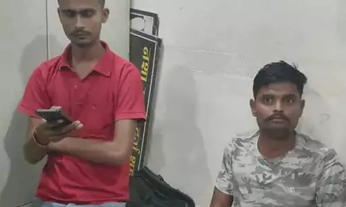 BSF के दो जवान गिरफ्तार, लड़की का अपहरण करने की कोशिश BSF के दो जवान गिरफ्तार, लड़की का अपहरण करने की कोशिश