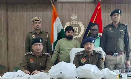 मोबाइल धोखाधड़ी के आरोप में दो साइबर जालसाज गिरफ्तार मोबाइल धोखाधड़ी के आरोप में दो साइबर जालसाज गिरफ्तार
