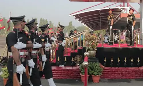 Tamil Nadu: लेफ्टिनेंट जनरल ने नए सैन्य अधिकारियों को निस्वार्थ भाव से देश की सेवा करने की सलाह दी Tamil Nadu: लेफ्टिनेंट जनरल ने नए सैन्य अधिकारियों को निस्वार्थ भाव से देश की सेवा करने की सलाह दी