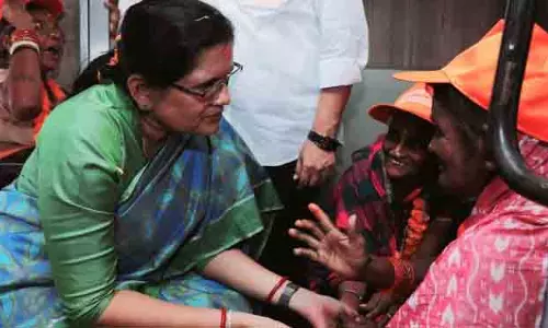 800 बुजुर्ग लोग तीर्थयात्रा के लिए विशेष ट्रेन से ओडिशा से वाराणसी और अयोध्या रवाना हुए 800 बुजुर्ग लोग तीर्थयात्रा के लिए विशेष ट्रेन से ओडिशा से वाराणसी और अयोध्या रवाना हुए