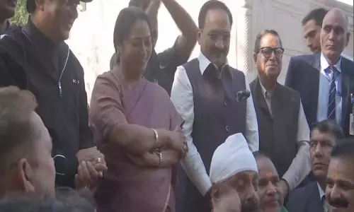 Delhi CM, वीरेंद्र सचदेवा और अन्य भाजपा नेता लोधी गार्डन में वसंत महोत्सव में शामिल हुए Delhi CM, वीरेंद्र सचदेवा और अन्य भाजपा नेता लोधी गार्डन में वसंत महोत्सव में शामिल हुए