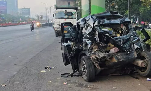 Thane : कैडबरी जंक्शन फ्लाईओवर पर कई वाहनों की टक्कर में छह लोग घायल Thane : कैडबरी जंक्शन फ्लाईओवर पर कई वाहनों की टक्कर में छह लोग घायल