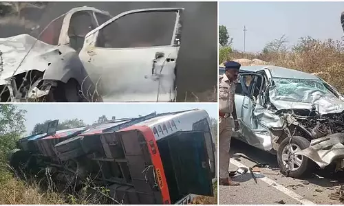 चित्रदुर्ग में भीषण हादसे में मौत: कार में आग लगने से दो लोग जिंदा जल गए चित्रदुर्ग में भीषण हादसे में मौत: कार में आग लगने से दो लोग जिंदा जल गए