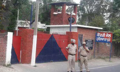 Punjab :  5 जेल अधिकारियों और 2 कैदियों पर मादक पदार्थ तस्करी का मामला दर्ज