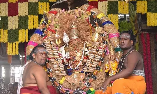 Tiruchendur: शनमुगर वेट्टी वीरच सप्पारम में दिखाई दिए Tiruchendur: शनमुगर वेट्टी वीरच सप्पारम में दिखाई दिए