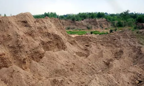 PMO ने अवैध खनन पर सरकार से जवाब मांगा
