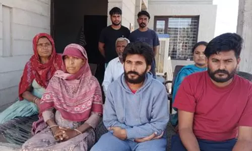 तहसीलदार का कहना है कि ड्यूटी पर होने के बावजूद उन्हें निलंबित तहसीलदार का कहना है कि ड्यूटी पर होने के बावजूद उन्हें निलंबित