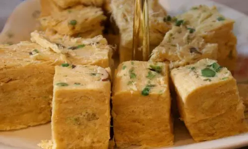 Soan Papdi घर पर ही बाहर जैसा स्वाद Soan Papdi घर पर ही बाहर जैसा स्वाद