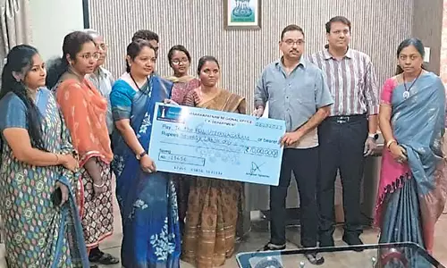 Andhra: सड़क दुर्घटना में मृत कर्मचारी के परिवार को 70 लाख रुपये का मुआवजा Andhra: सड़क दुर्घटना में मृत कर्मचारी के परिवार को 70 लाख रुपये का मुआवजा