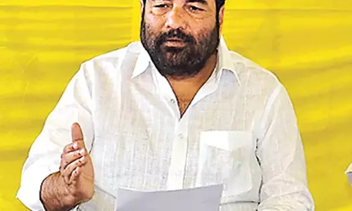 Andhra: 105 विकास कार्यों के शिलान्यास समारोह में लोग बने मेहमान Andhra: 105 विकास कार्यों के शिलान्यास समारोह में लोग बने मेहमान