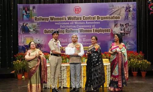 रेलवे बोर्ड के चेयरमैन सतीश कुमार ने किया महिला रेलकर्मियों का सम्मान रेलवे बोर्ड के चेयरमैन सतीश कुमार ने किया महिला रेलकर्मियों का सम्मान