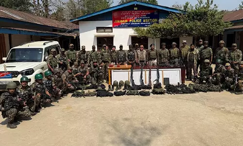 Manipur Police ने जारी सुरक्षा अभियान में हथियार और विस्फोटक जब्त किए Manipur Police ने जारी सुरक्षा अभियान में हथियार और विस्फोटक जब्त किए