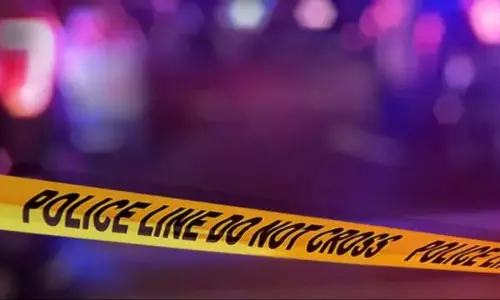 Crime: गोरखपुर में शख्स की चाकू घोंपकर हत्या, हमलावर फरार