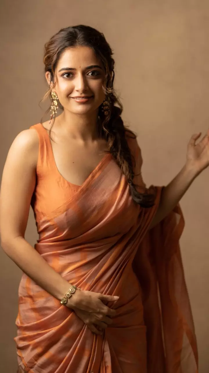 साड़ी में खूबसूरत लगी आशिका रंगनाथ